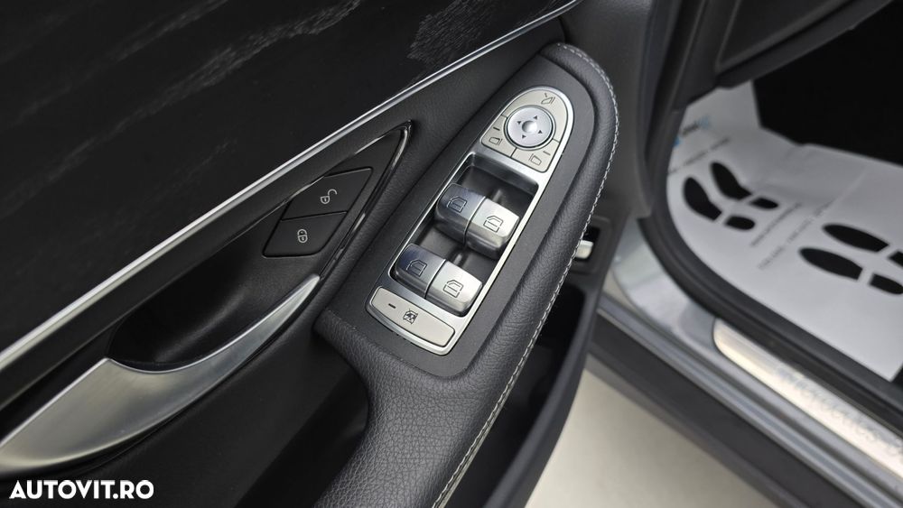 Mercedes-Benz GLC 300 e 4MATIC - 11