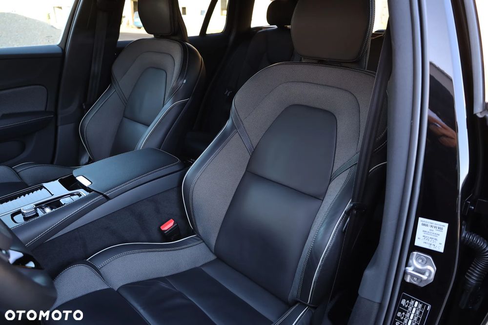 Volvo V60 T6 AWD Recharge Geartronic RDesign - 22