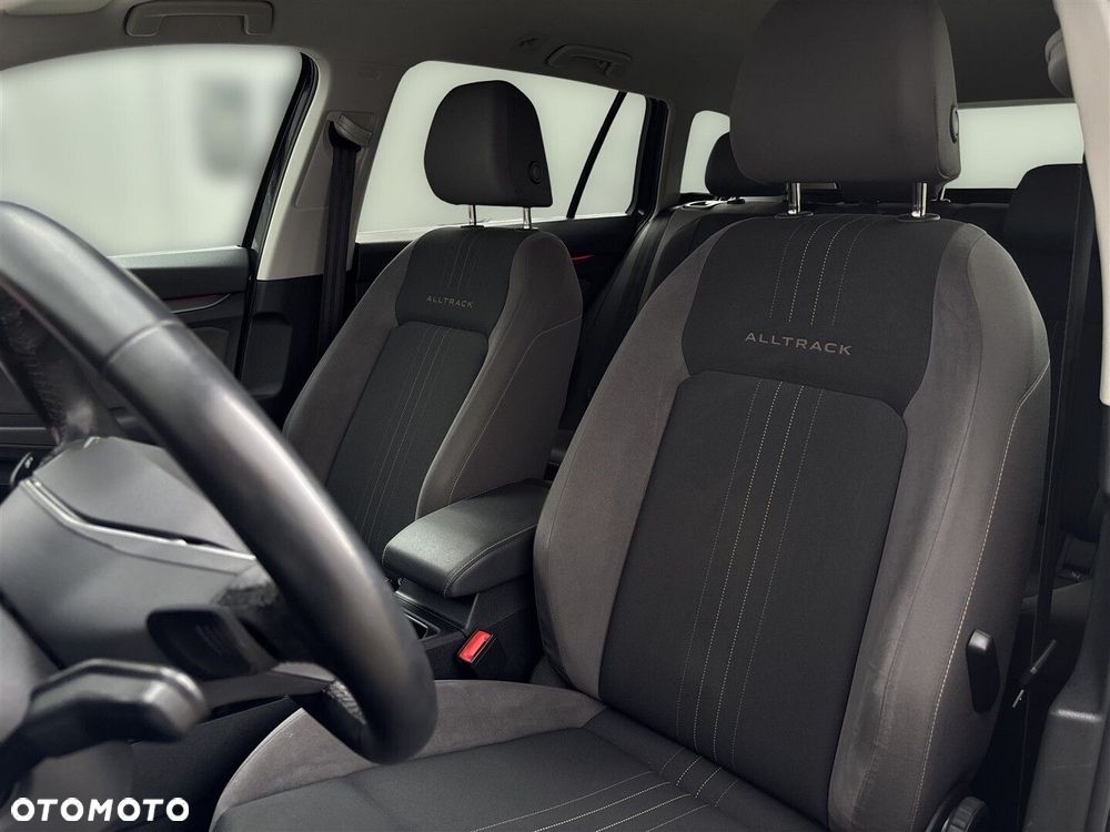 Volkswagen Golf - 33
