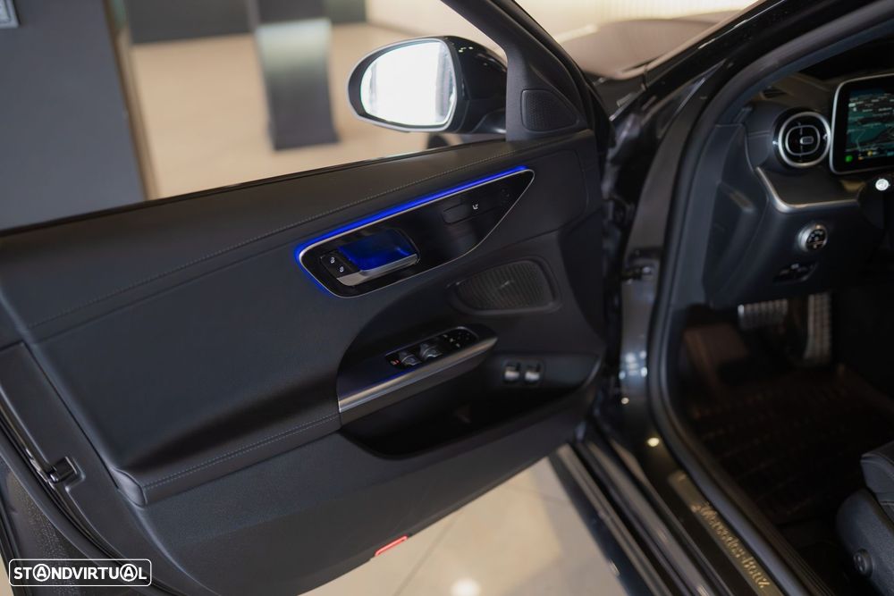 Mercedes-Benz C 300 e AMG Line - 18