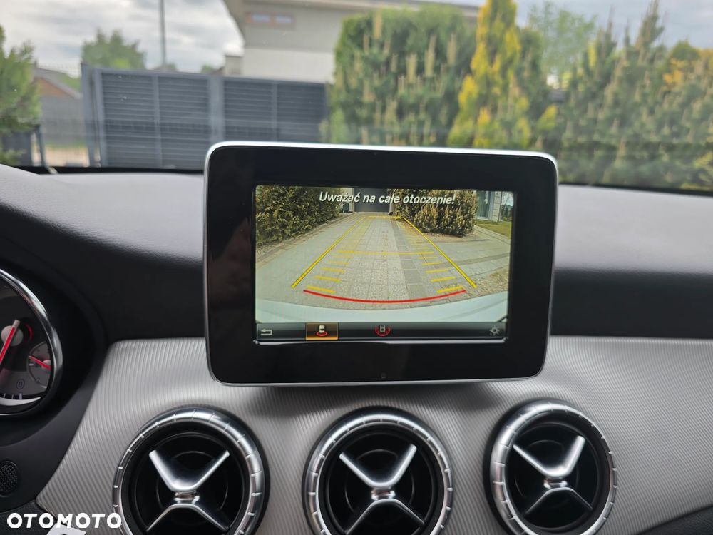 Mercedes-Benz CLA 180 Peak Edition - 23