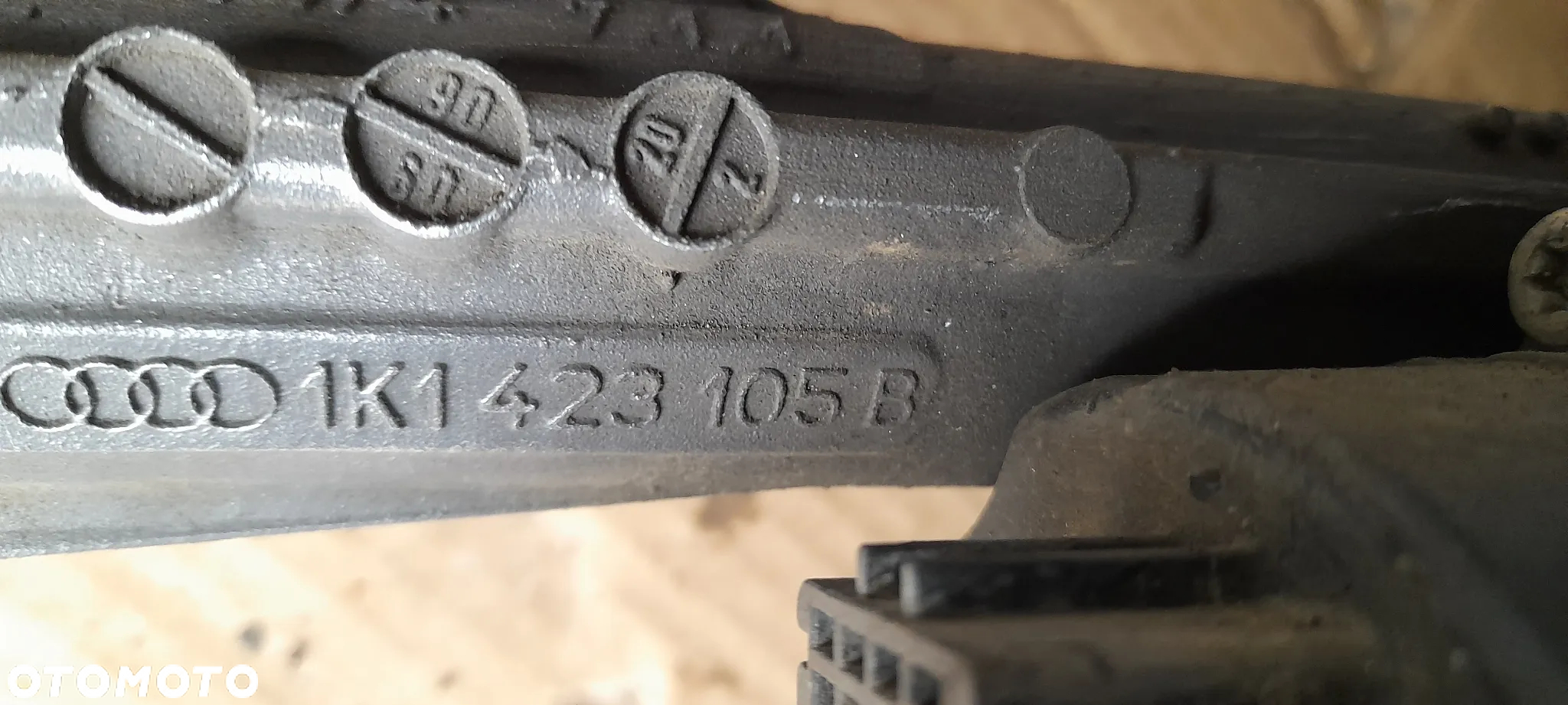 ZWROTNICA PIASTA PRAWA VW PASSAT B6 - 16