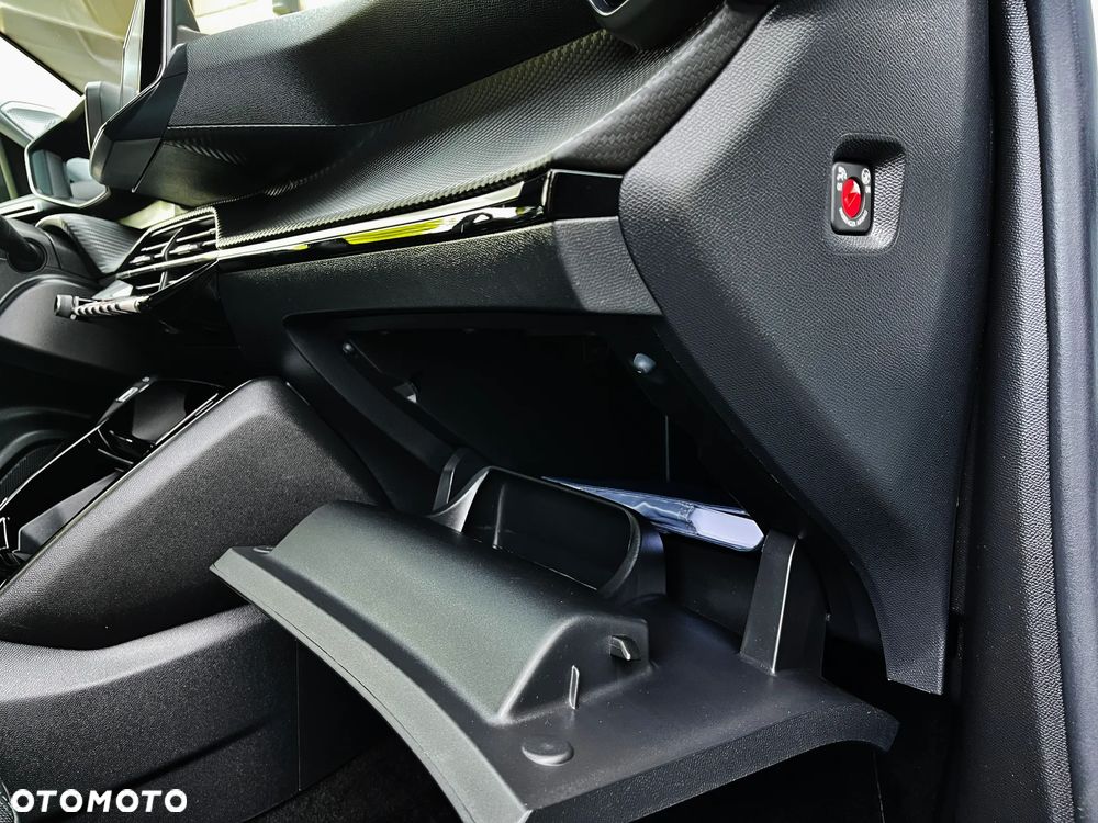 Peugeot 2008 1.2 PureTech Allure S&S - 37