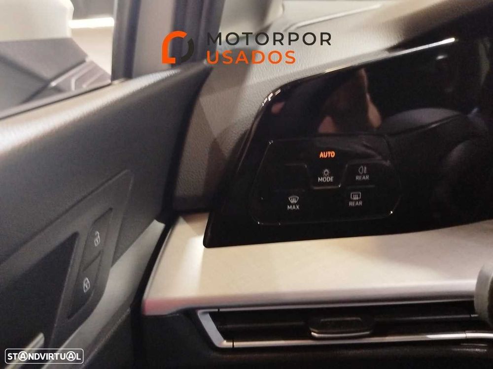 Volkswagen Golf 1.5 TSI Urban — fotografia 16
