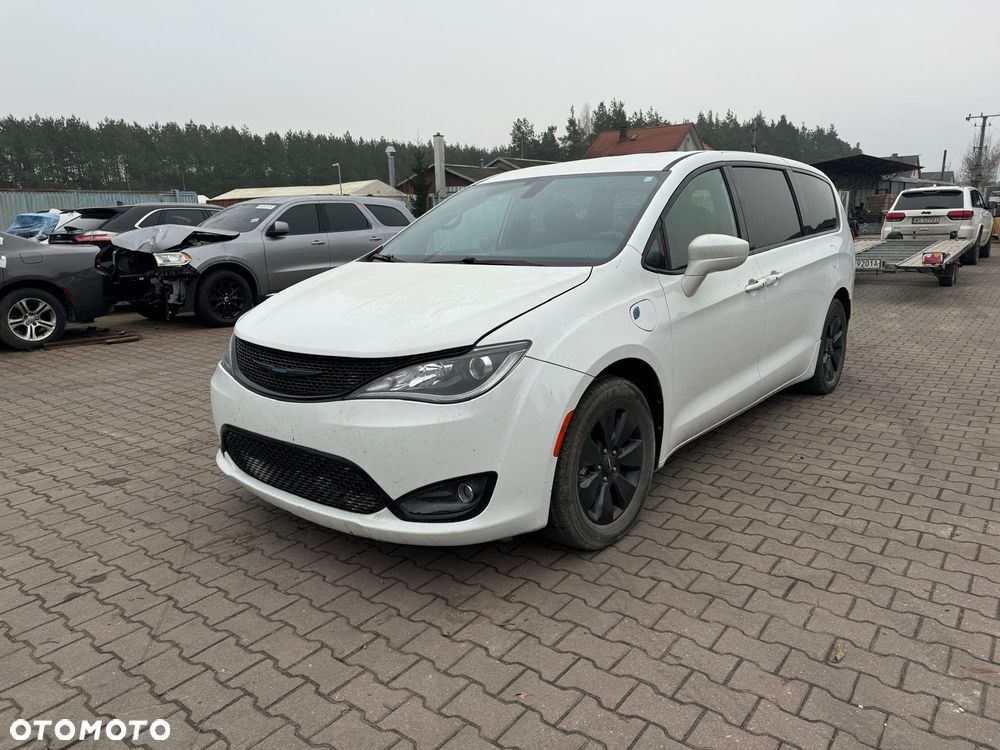 Chrysler Pacifica - 4