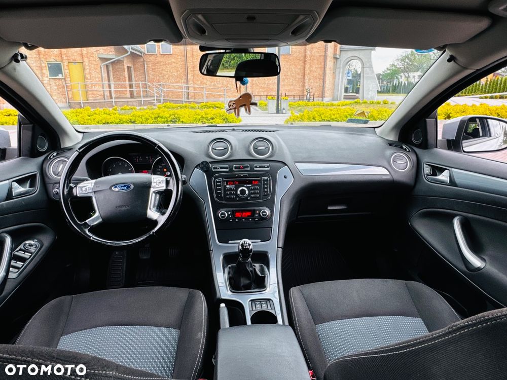 Ford Mondeo 1.6 Gold X - 29
