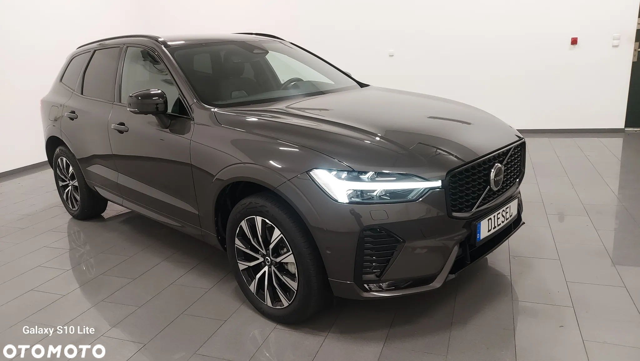 Volvo XC 60 B4 D AWD Plus Dark - 2