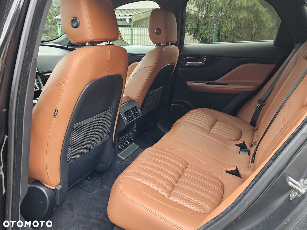 Jaguar F-Pace 2.0 i4D AWD Prestige - 12