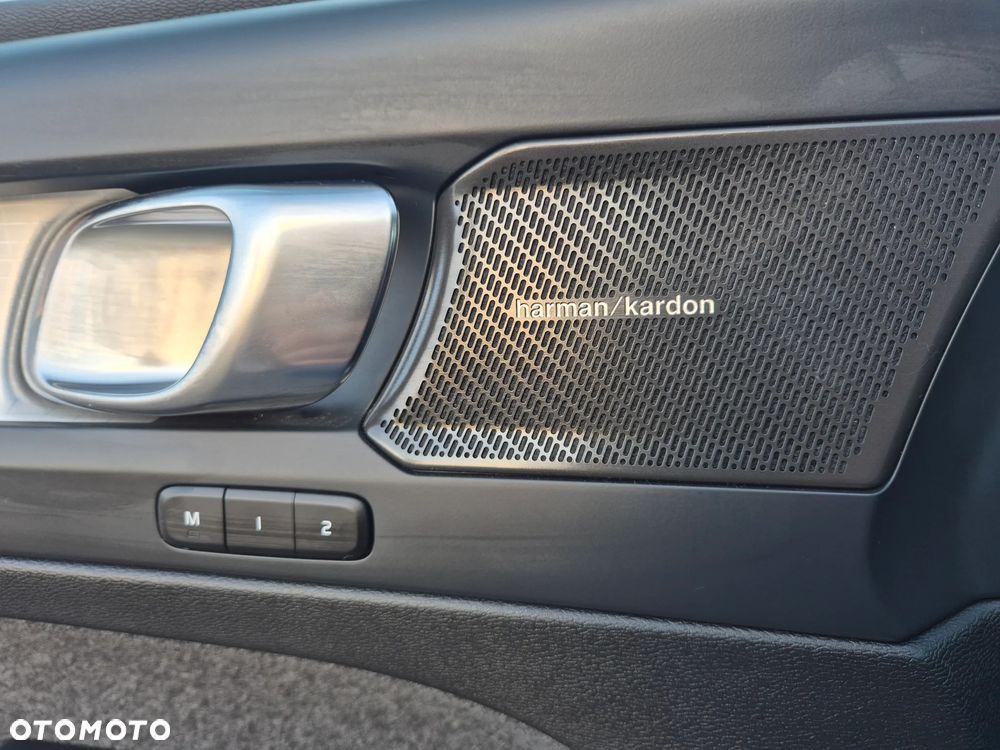 Volvo XC 40 B3 Plus Dark - 39