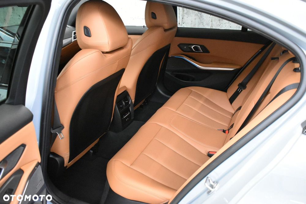 BMW Seria 3 318i M Sport - 21