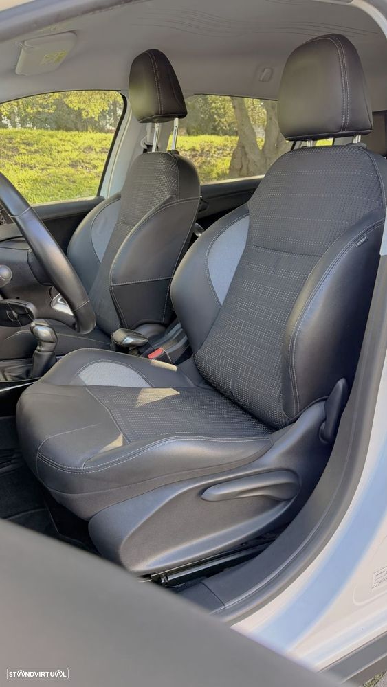 Peugeot 2008 1.2 PureTech Allure - 32