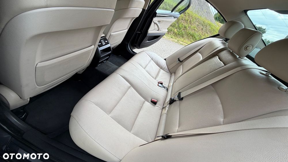 BMW Seria 5 523i - 7