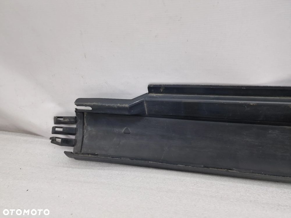 VW PASSAT B7 3AA 10- PRAWA LISTWA PROGOWA / NAKŁADKA PROGU , NR 3AA853092C / 3AA853856 , NR AUKCJI PR432 - 15