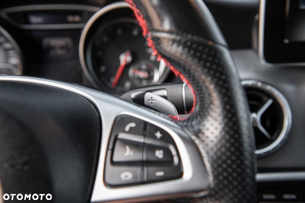 Mercedes-Benz CLA 220 4Matic 7G-DCT AMG Line - 20