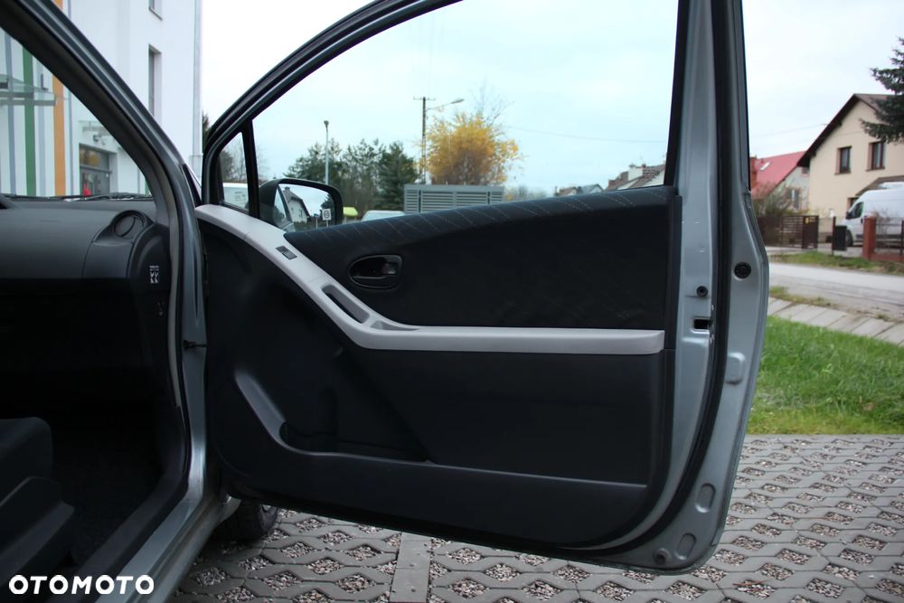 Toyota Yaris - 32