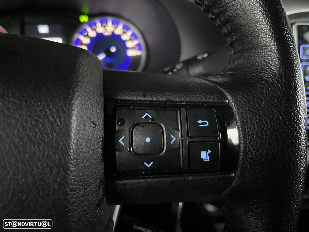 Toyota Hilux 2.4 D-4D 4WD CD Tracker S CA - 32