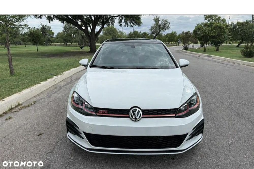 Volkswagen Golf - 5