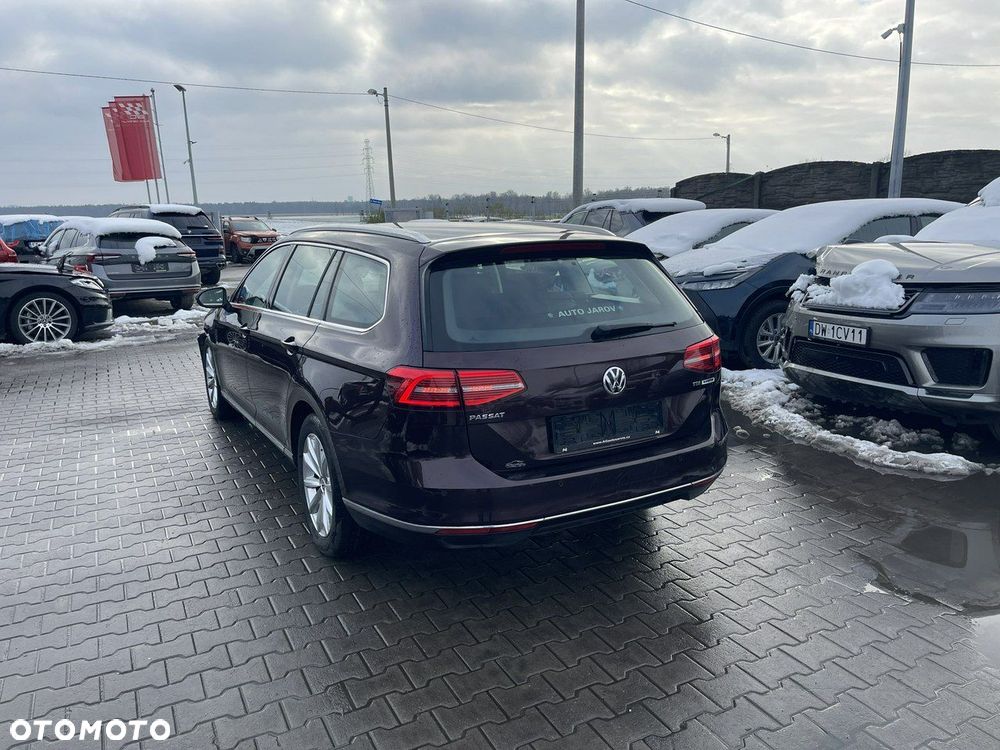 Volkswagen Passat - 4