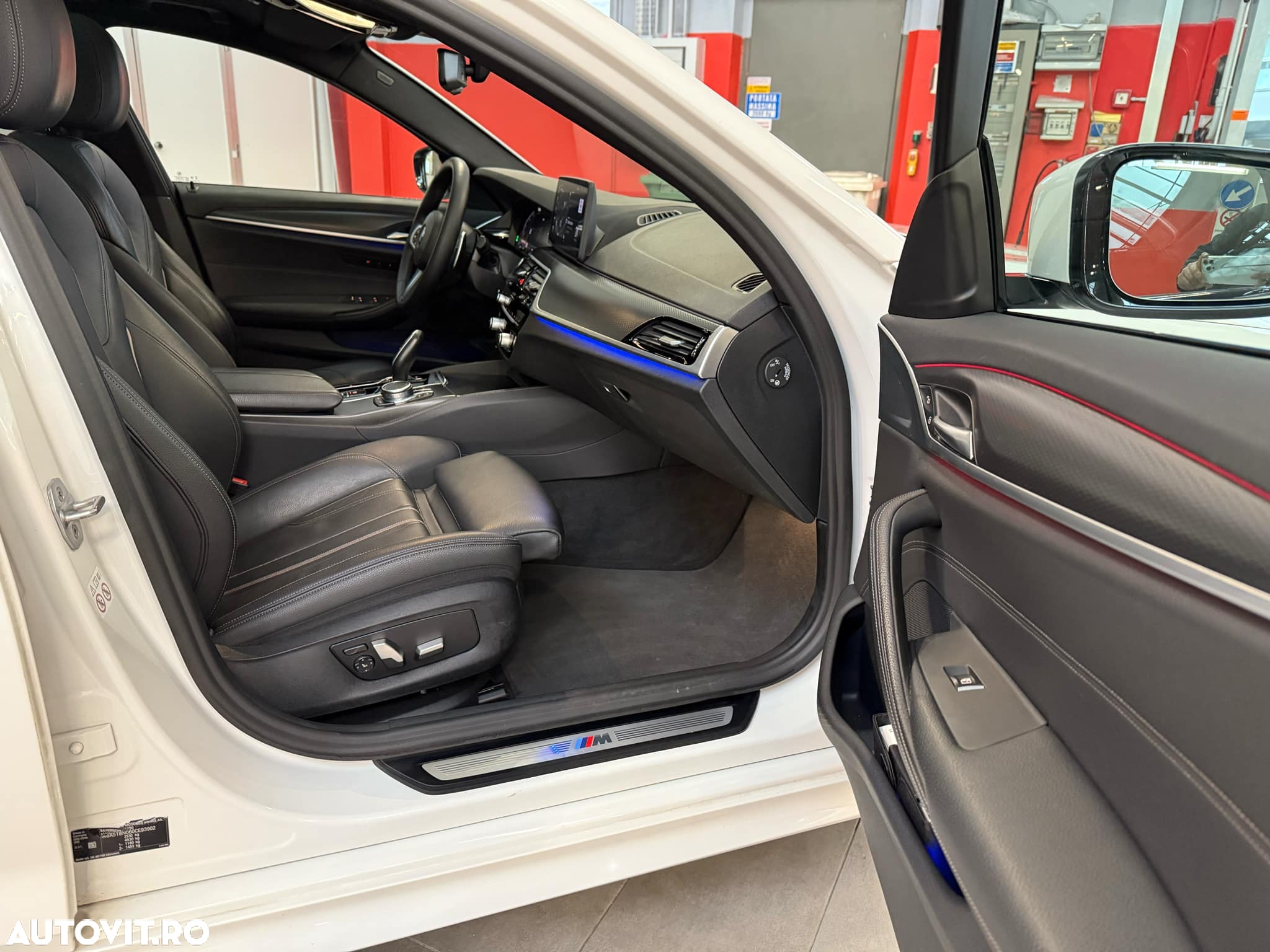 BMW Seria 5 520d xDrive AT - 11