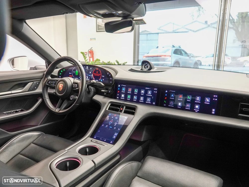 Porsche Taycan 4 - 31