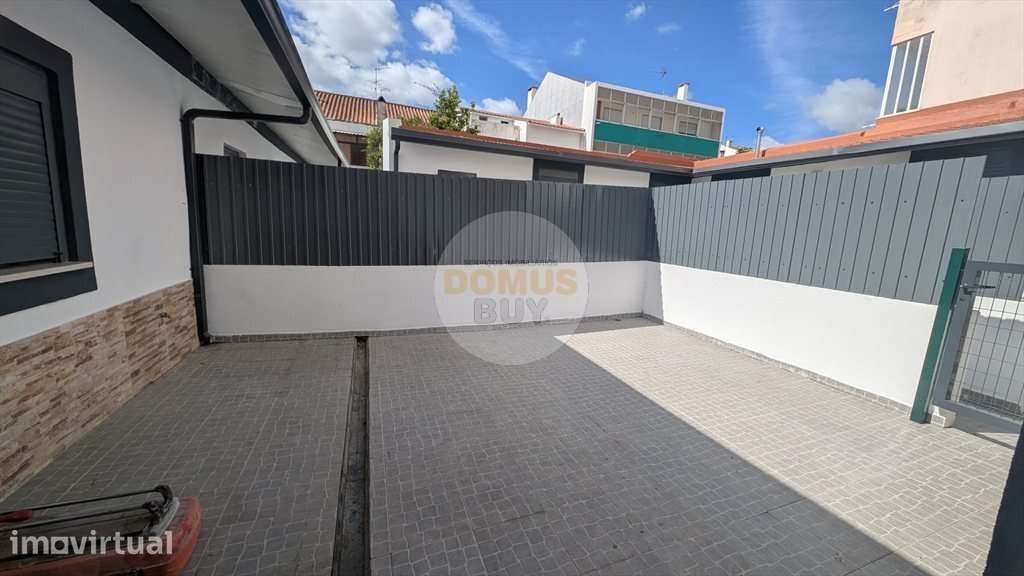MORADIA TÉRREA T3 A ESTREAR | 2WCS  - BAIXA DA BANHEIRA - Grande imagem: 2/17