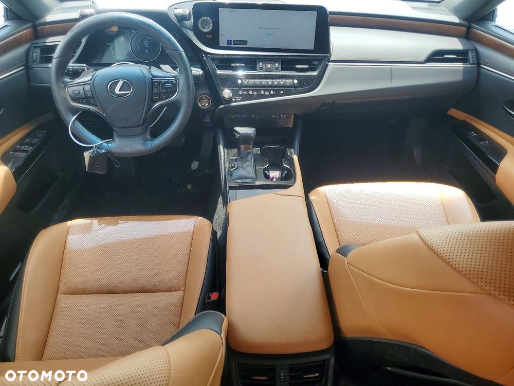 Lexus ES 300h Business Edition - 8