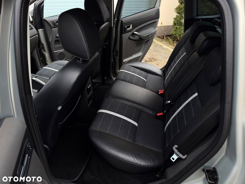 Ford Kuga 2.0 TDCi 2x4 Titanium - 20