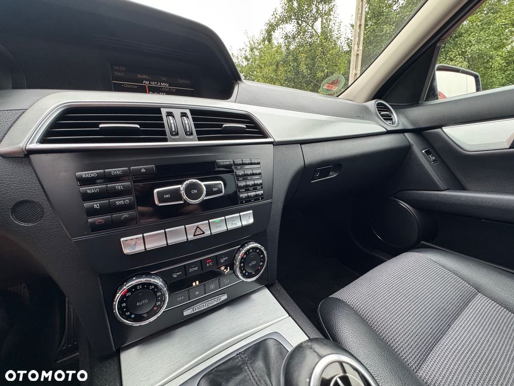 Mercedes-Benz Klasa C 180 BlueEFFICIENCY 7G-TRONIC Avantgarde - 37