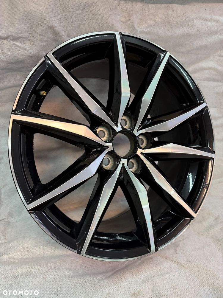 TOYOTA COROLLA GR E21 E210 XII LIFT FELGA 8Jx18 ET40 5x114,3 - 2