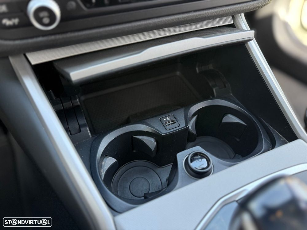 BMW 320 e Corporate Edition Auto - 46