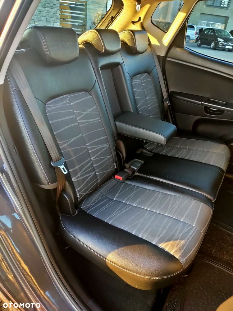 Kia Venga - 17