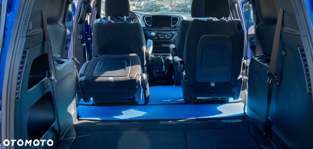 Chrysler Pacifica - 39