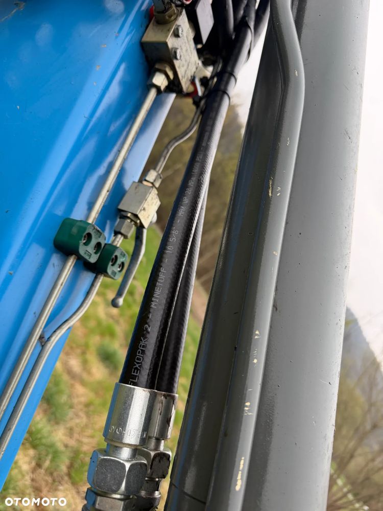 Wacker Neuson 6503 Koparka Kołowa 7ton. Nowe Podwójne Opony z felgami dodatkowe! Niski Przebieg. Maszyna w Bardzo ładnym Stanie. Pochodzi z Komuny Norweskiej. Silnik YANMAR 65KM. Zero luzów wycieków 2 łyżki Okazja. Maszyna pracowała sporadycznie przy lekkich pracach publicznych. Zero zużycia. Dekra 2026r Dokumentacja. Stabilizatory. Zamki na tłokach. 3 sekcje Hydrauliczne. Szybka wolna Jazda. Silnik YANMAR - 30