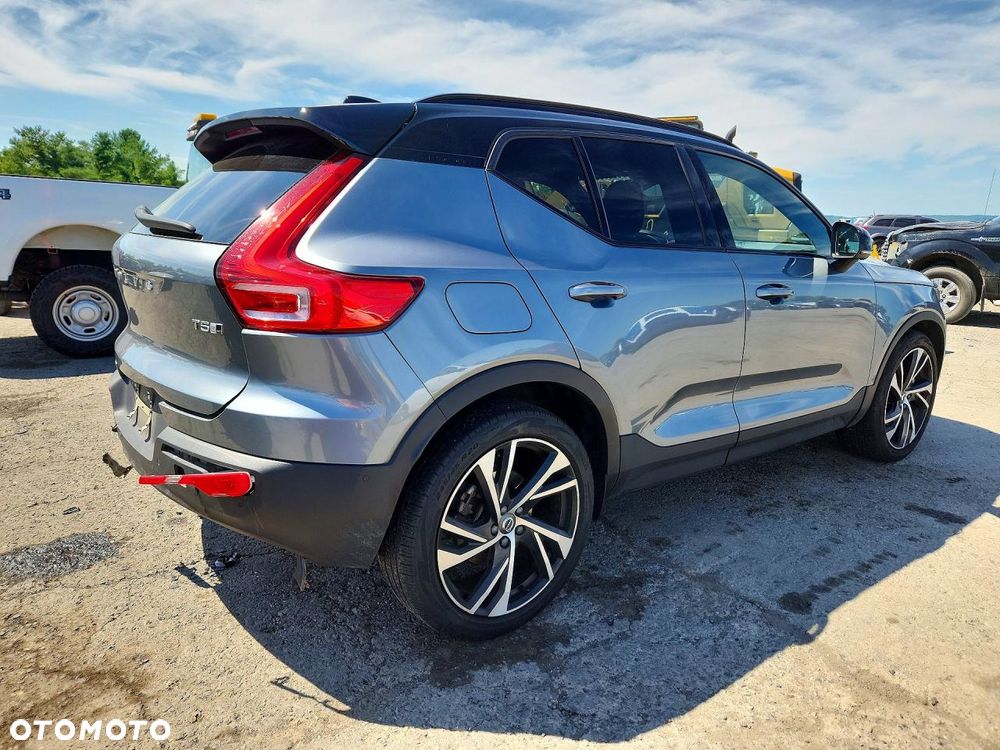 Volvo XC 40 T5 AWD R-Design - 3