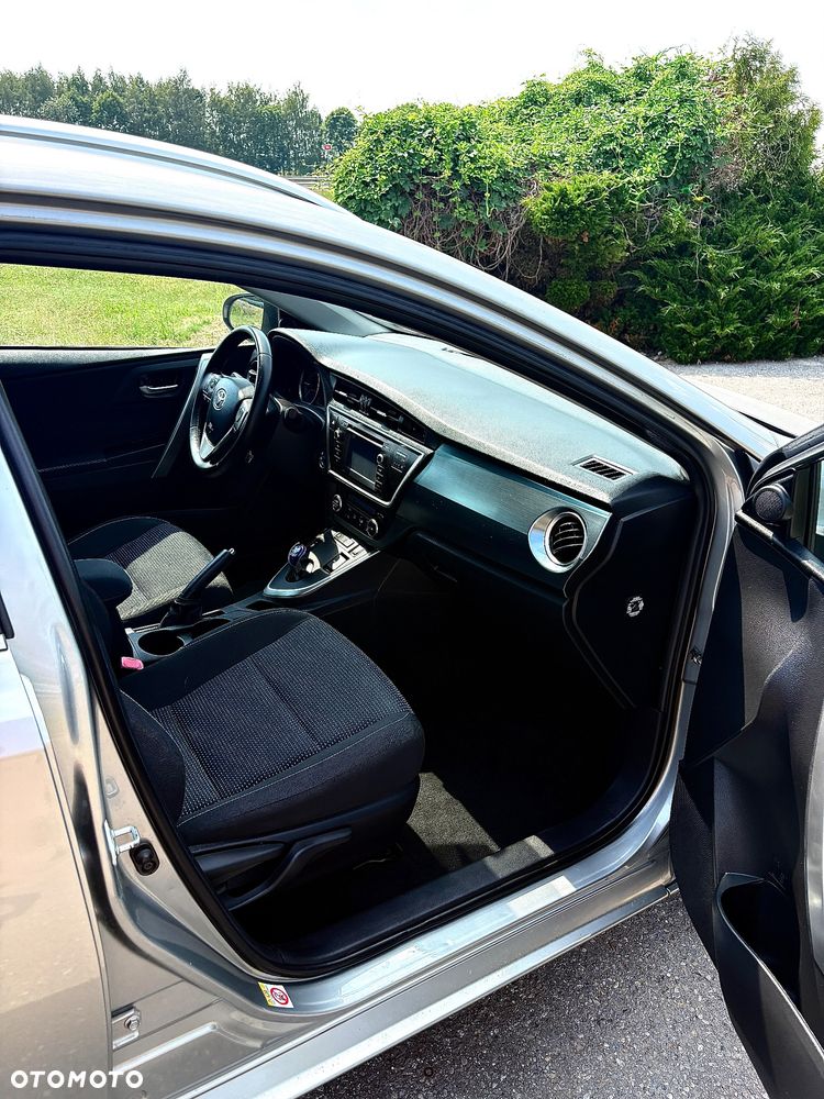 Toyota Auris - 16