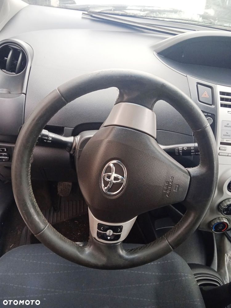 Na części Toyota Yaris II 5D kolor 1F8 silnik skrzynia maska klapa błotnik drzwi zderzak szyba - 4