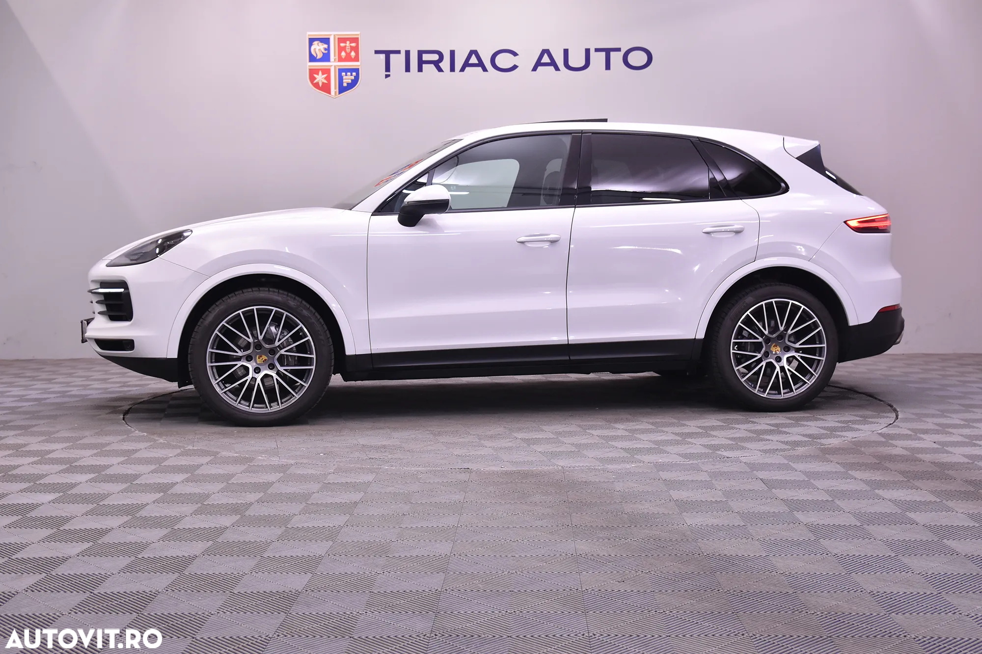 Porsche Cayenne - 2