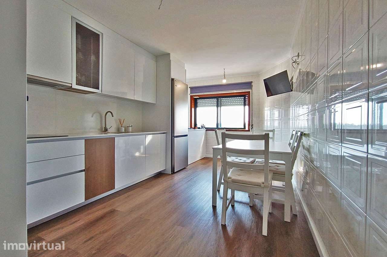 Apartamento T3 Renovado c/áreas generosas Paços de Brandão - Grande imagem: 2/21