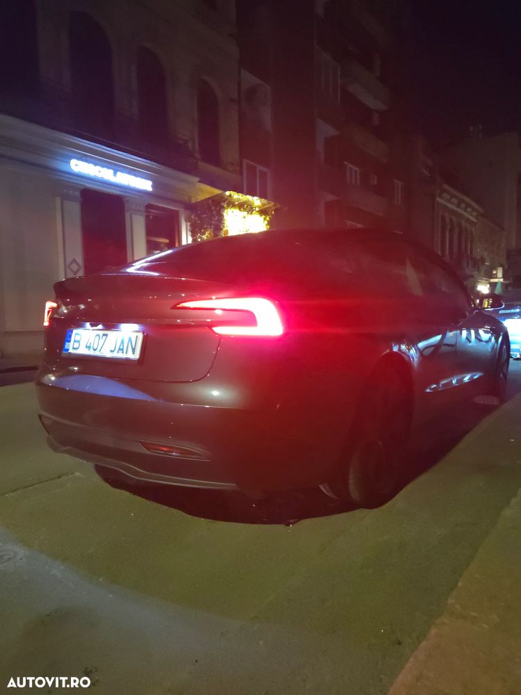 Tesla Model 3 - 10