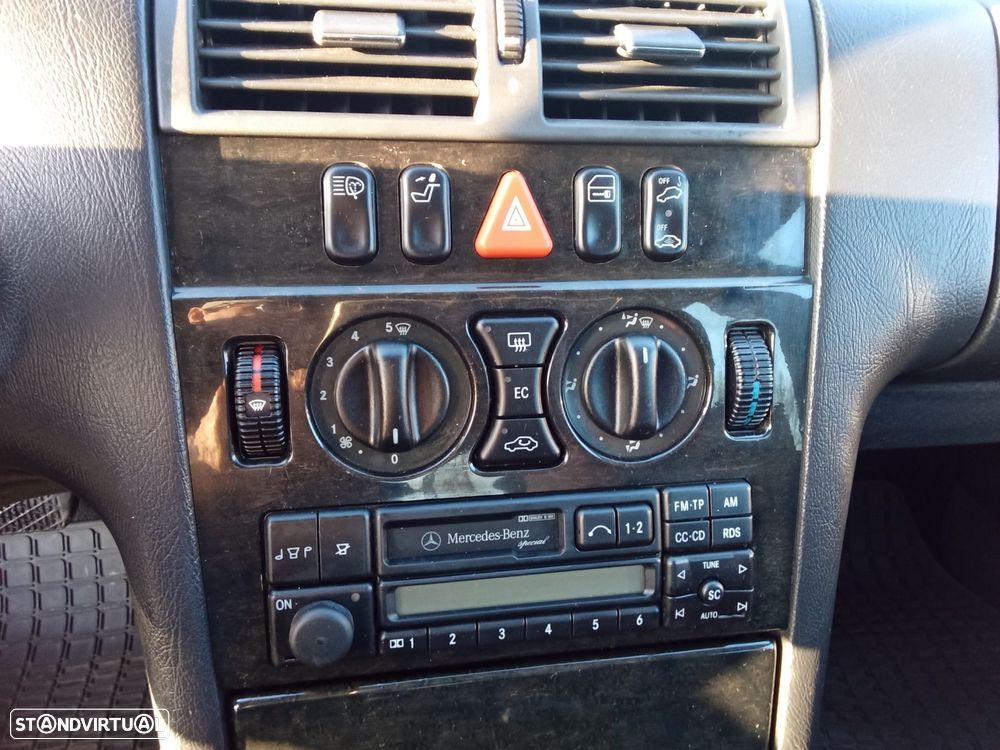 Mercedes-Benz E 300 TD Classic - 13