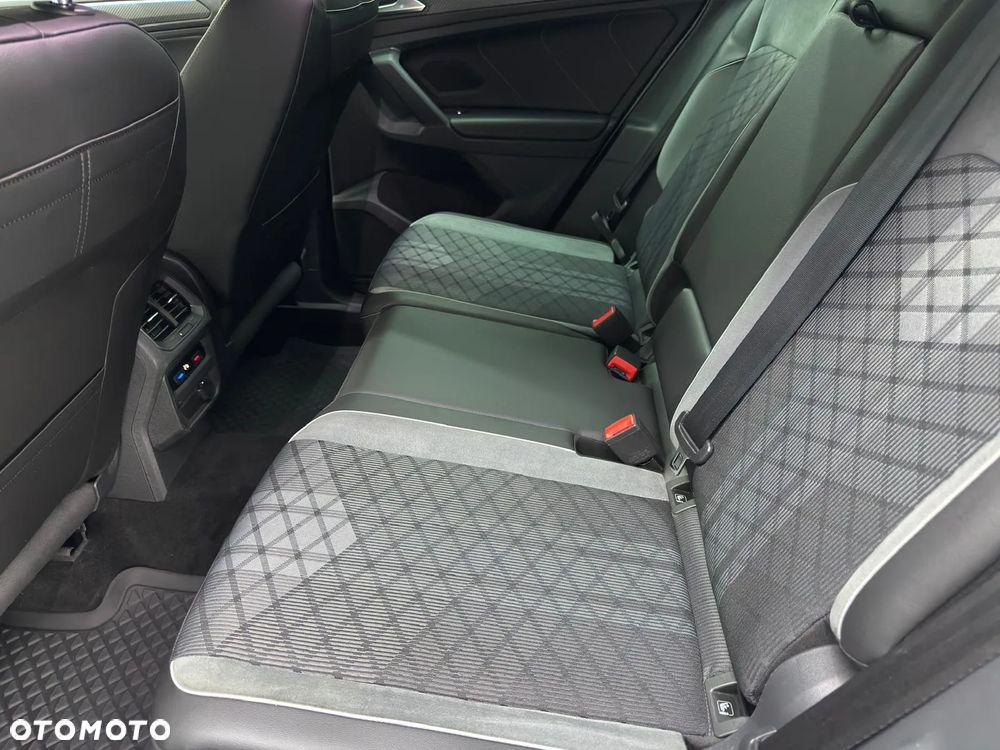 Volkswagen Tiguan 2.0 TDI SCR 4MOTION DSG R-Line - 29