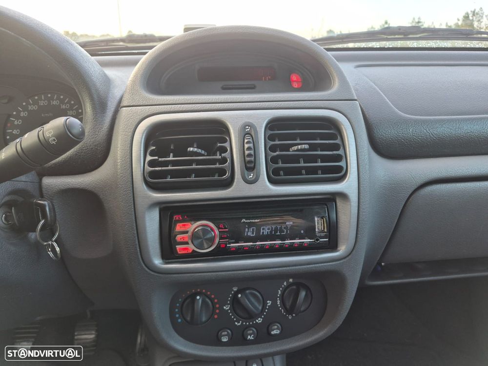 Renault Clio 1.2 RXE - 12