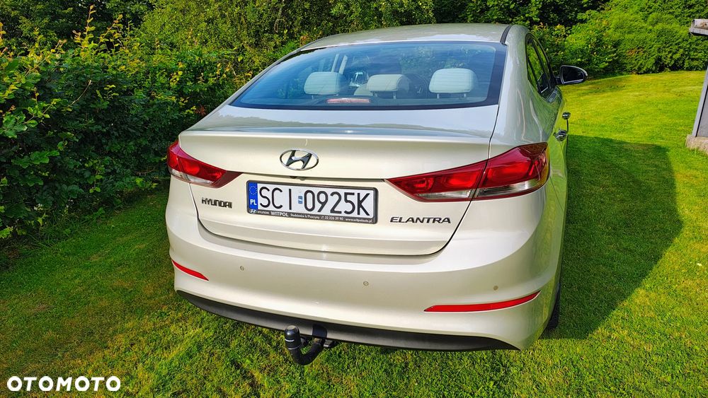 Hyundai Elantra 1.6 Comfort - 8