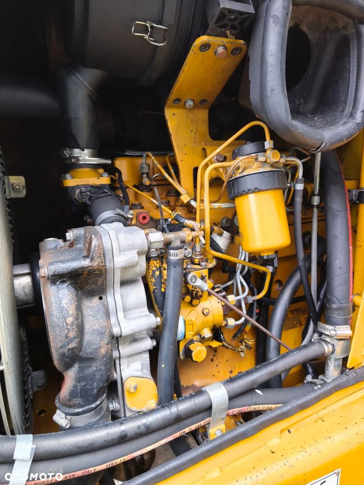 Caterpillar 438C - 6