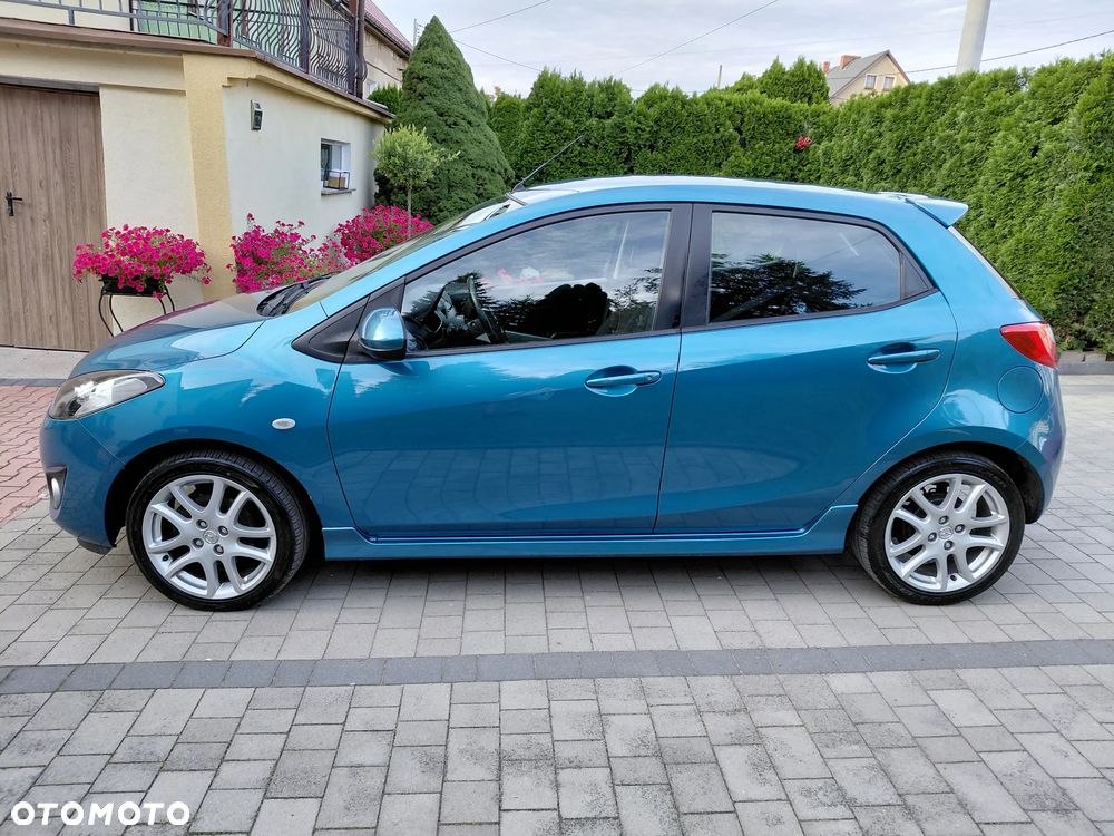 Mazda 2 2012 photo 3