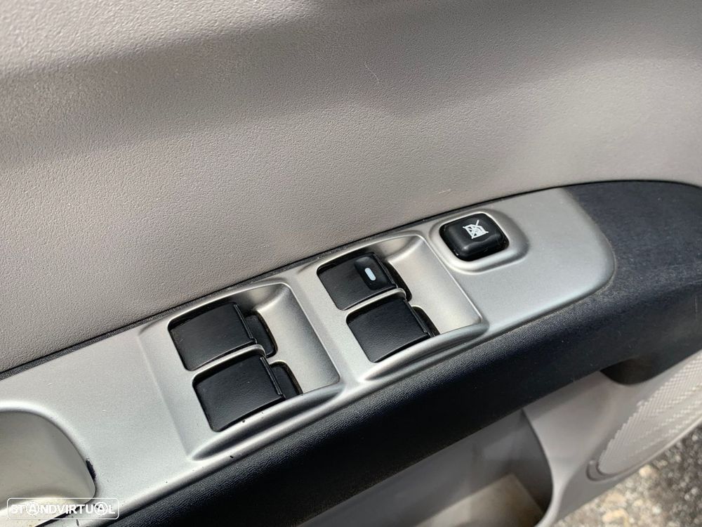 Mitsubishi L200 2.5 DI-D CD Intense JLL/MASC - 38