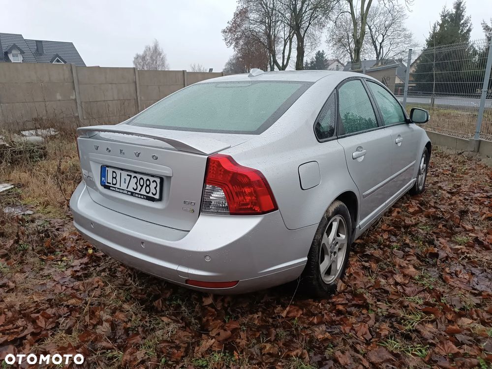 Auto na części - VOLVO S40 II 1.6 WSZYSTKIE CZĘŚCI  SILNIK SKRZYNIA Lakier 492 Silnik Skrzynia Drzwi Klapa Zderzak Lampa Lusterko Szyba Szyberdach Panorama Deska Kokpit Sterownik Moduł Czujnik Licznik Wyświetlacz Kierownica - 2