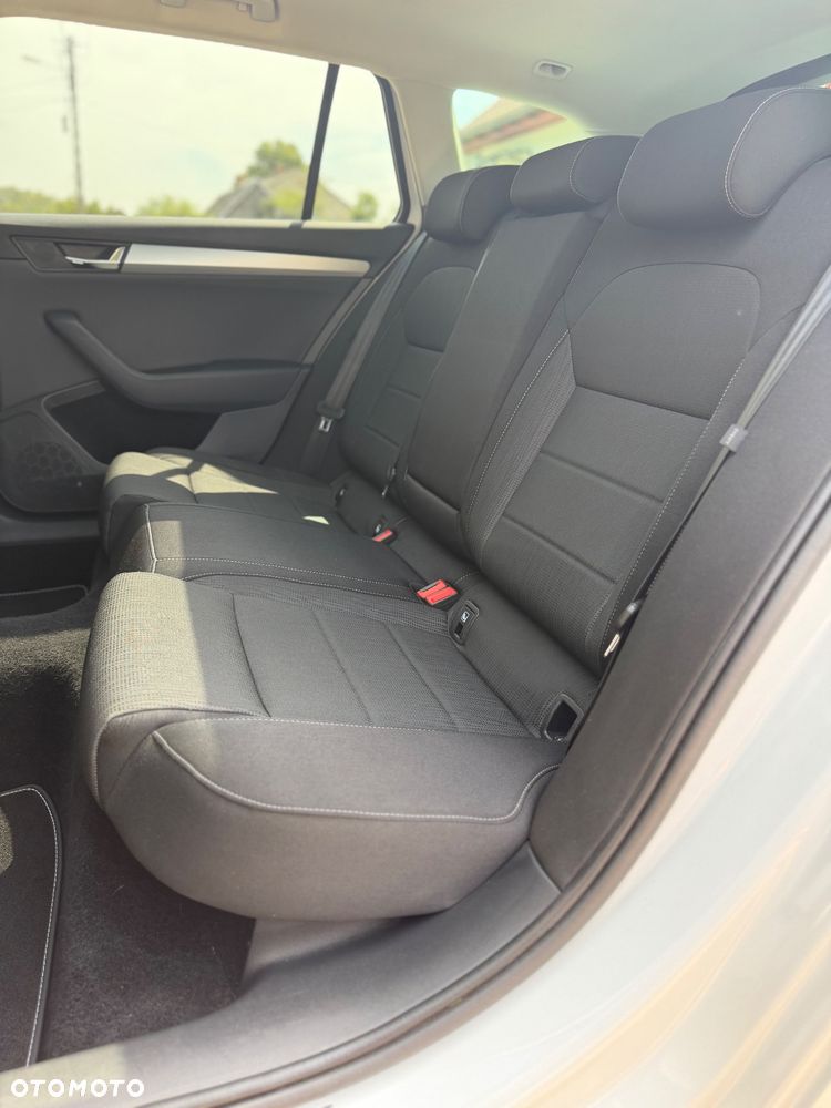 Skoda Superb 2.0 TDI Premium Edition - 17