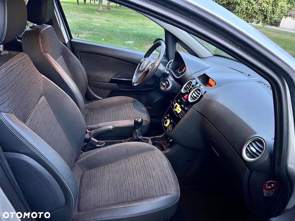 Opel Corsa 1.2 16V Cosmo - 8