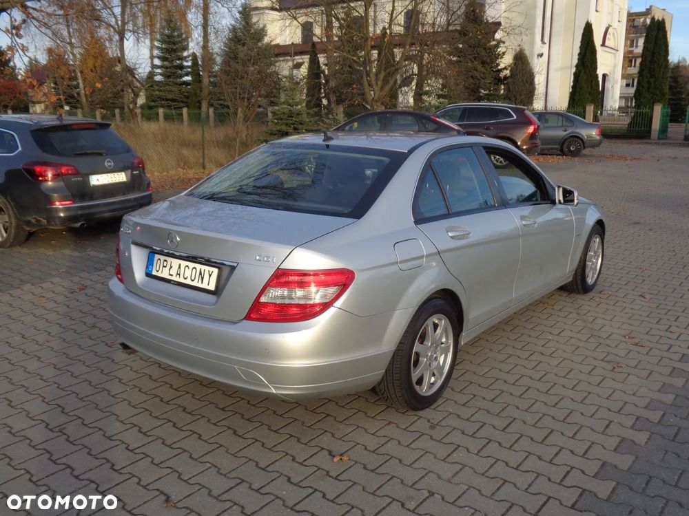 Mercedes-Benz Klasa C 180 CGI BlueEFFICIENCY Avantgarde - 4